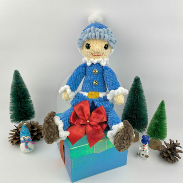 Skrzaty z latarenką - wzór szydełkowy 1 - wzór szydełkowy, skrzaty świąteczne, ozdoby świąteczne, krasnoludki, elfy mikołaja, prezent pod choinkę, prezent dla dziecka, prezent świąteczny