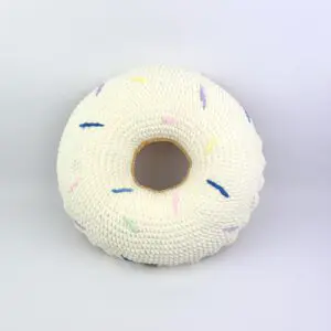 Poduszka dekoracyjna donut ecru