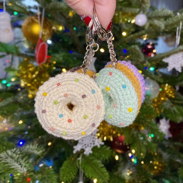 Fob donut - different colors 1 - pendant donut,pendant,donut,crochet donut,key tag,gift idea,for girlfriend,for boyfriend,handmade,crochet donut,mouseketeers